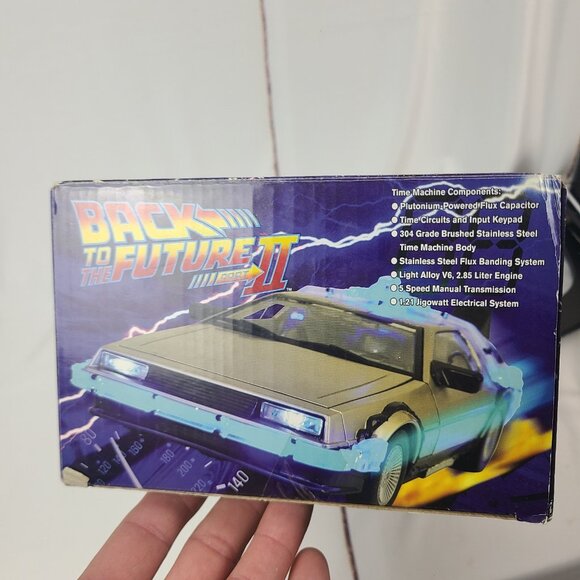 Back To The Future II DeLorean 1/15 Time Machine Movie Car Diamond Select Sealed - Picture 7 of 16
